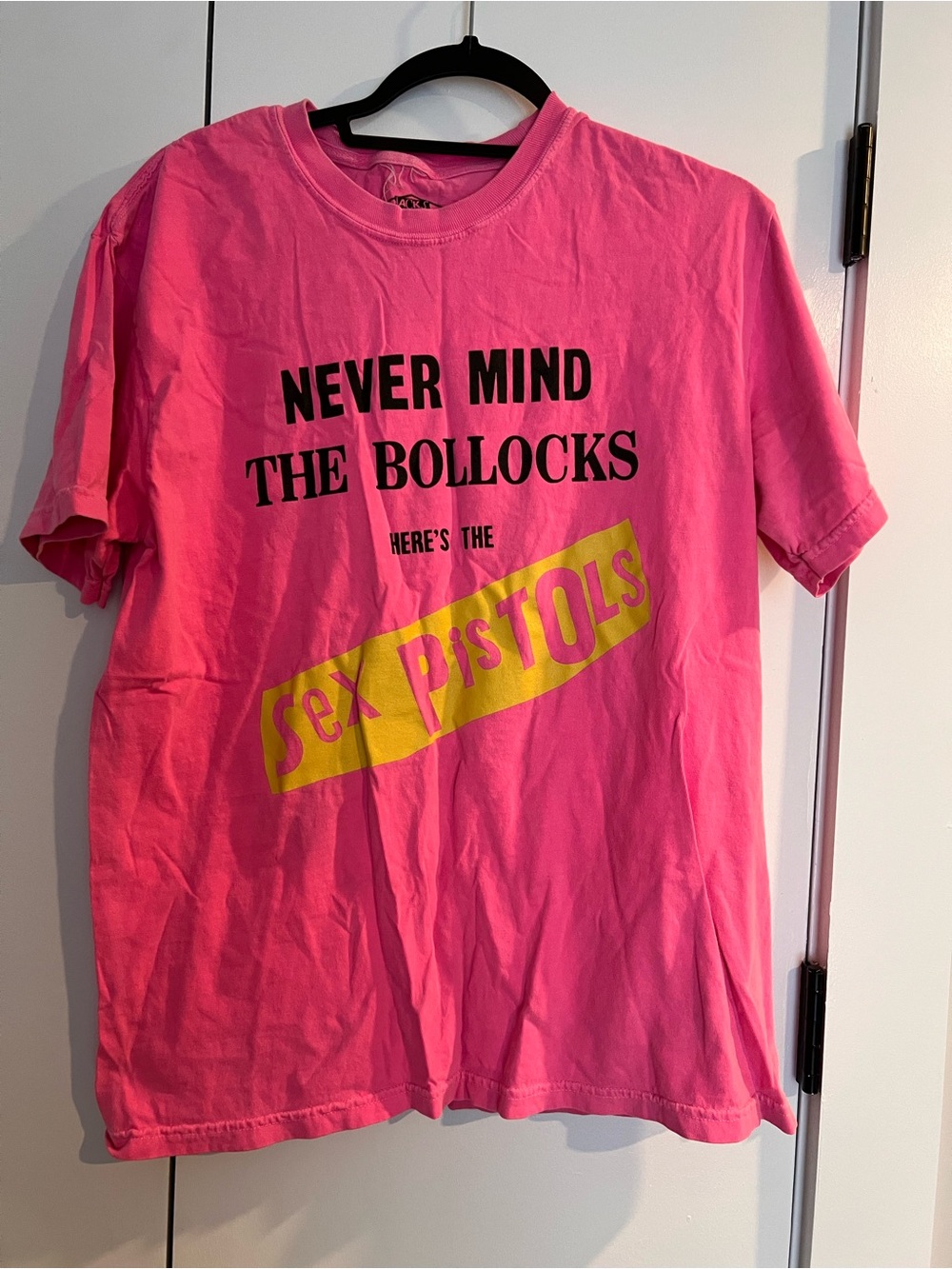 Never Mind the Bullocks Punk icons Sex Pistols Logo T-Shirt in pink